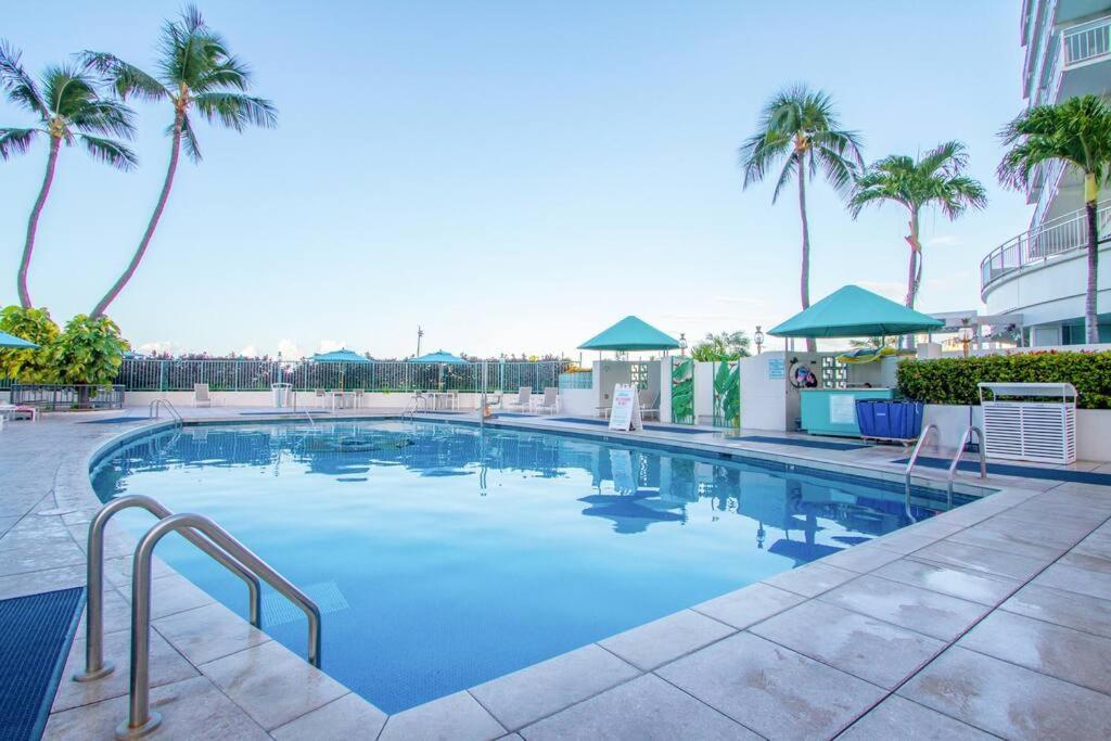 Resort Life At A Low Price- Ilikai Hotel Honolulu Exterior foto